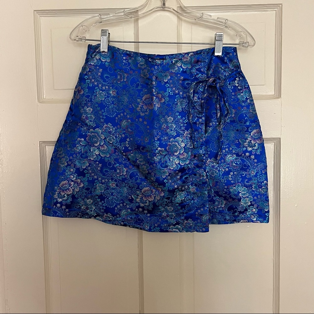 Pretty Little Thing blue floral print tie skirt - size 6